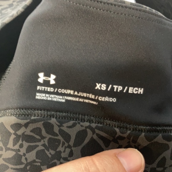 NWOT Under Armour‎ fitted printed sports bra size XS - Picture 9 of 9